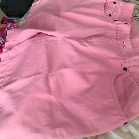 Shorts - Picture 1 of 4